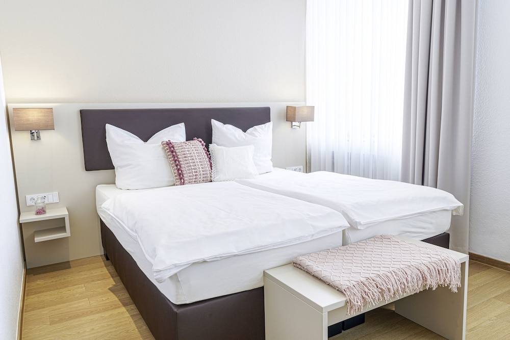 Tante Alma S Hotel Lasthaus Am Ring — Koeln