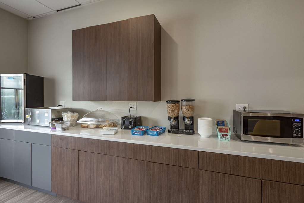 Comfort Inn Philadelphia International Airport - photo 22
