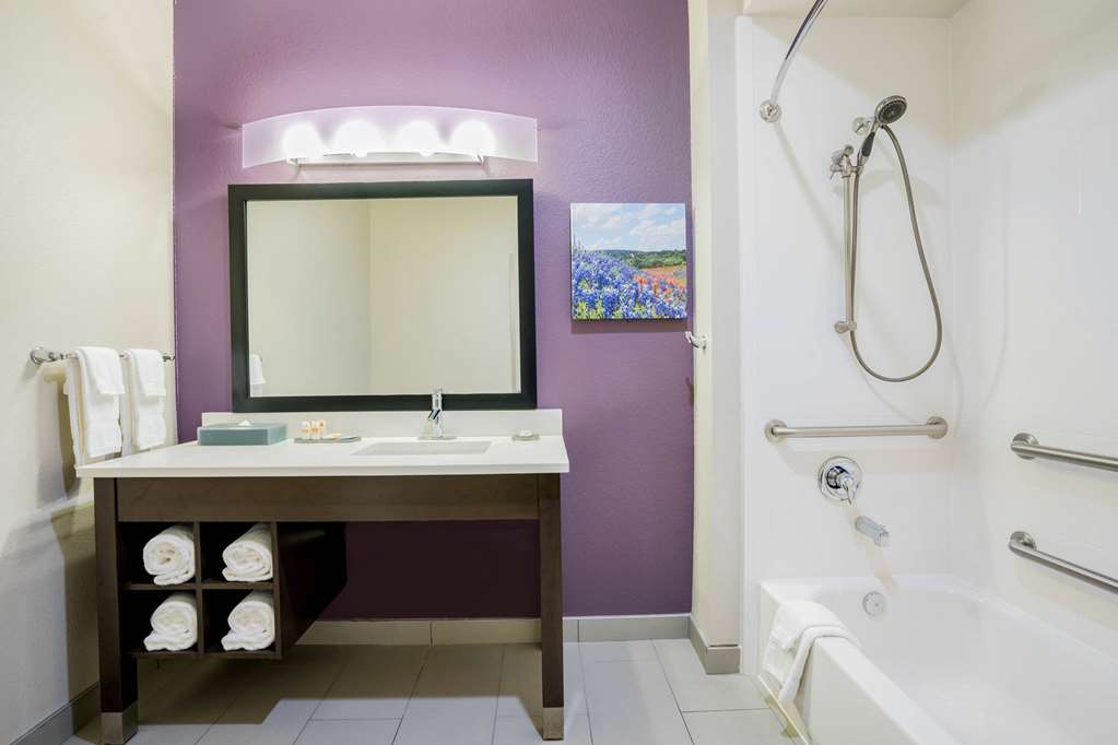 La Quinta Inn & Suites by Wyndham Houston Cypress - photo 19