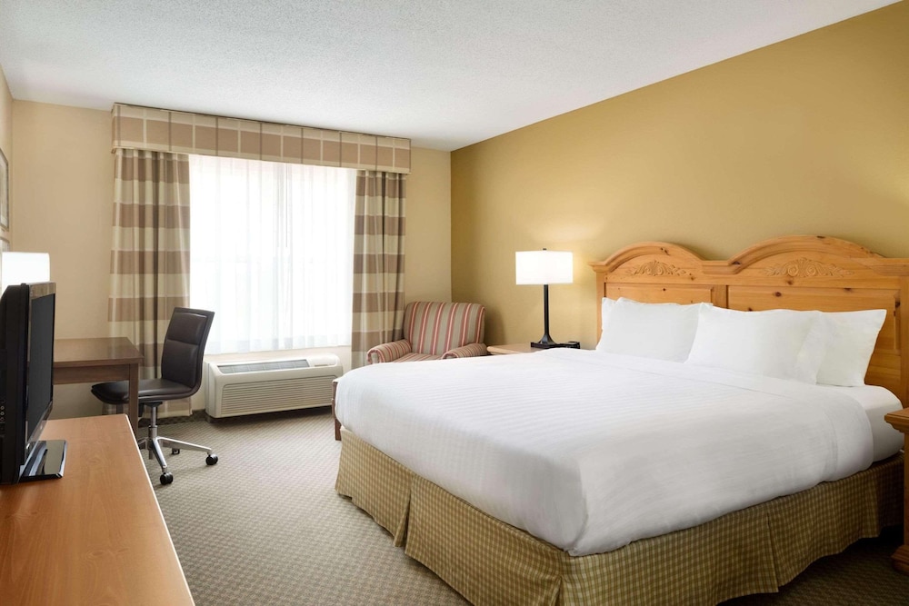 Country Inn & Suites by Radisson Grinnell IA - photo 4