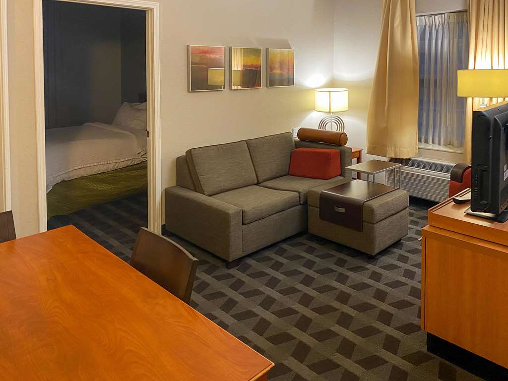 MainStay Suites Middleburg Heights Cleveland Airport - photo 10