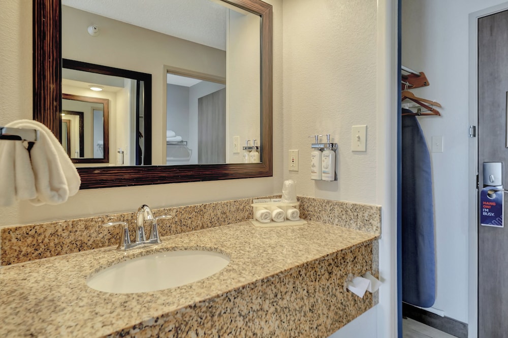 Holiday Inn Express Hotel & Suites Beatrice by IHG - photo 80
