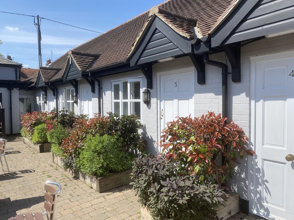 The Cherry Tree Inn - carbon neutral hotel in Abingdon