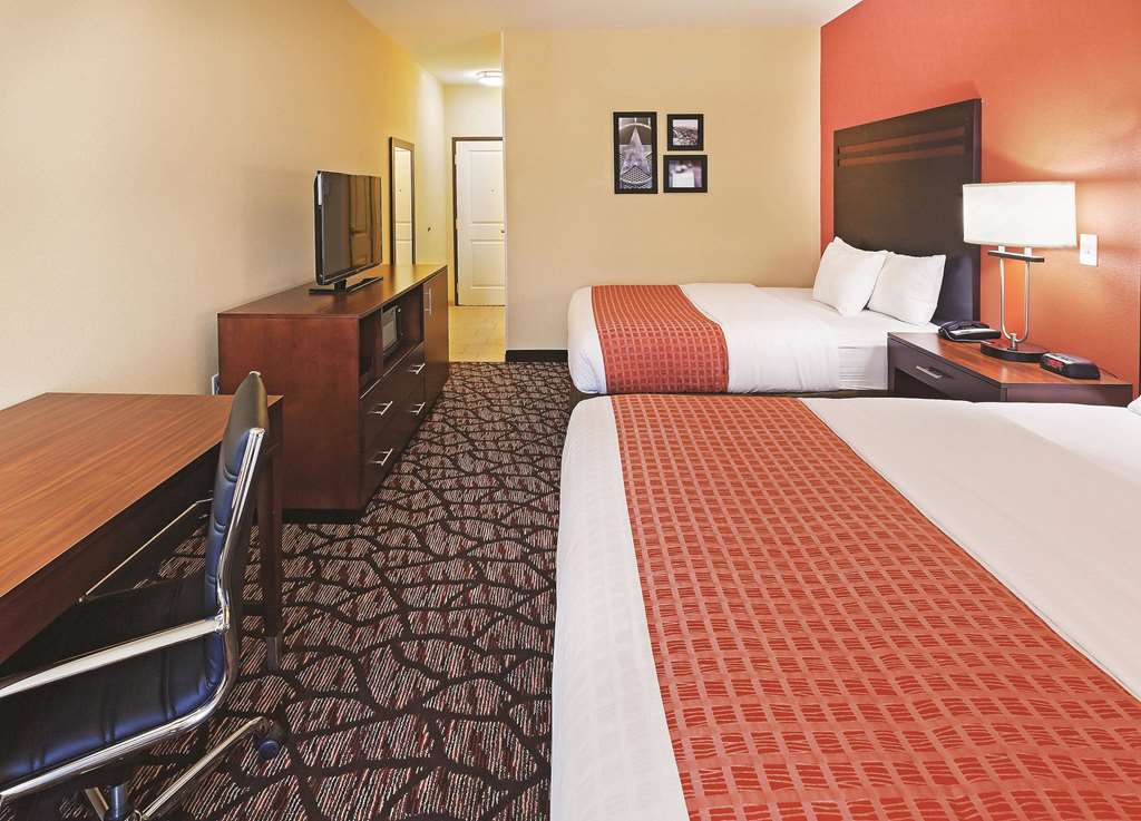 La Quinta Inn & Suites by Wyndham Pecos - photo 15