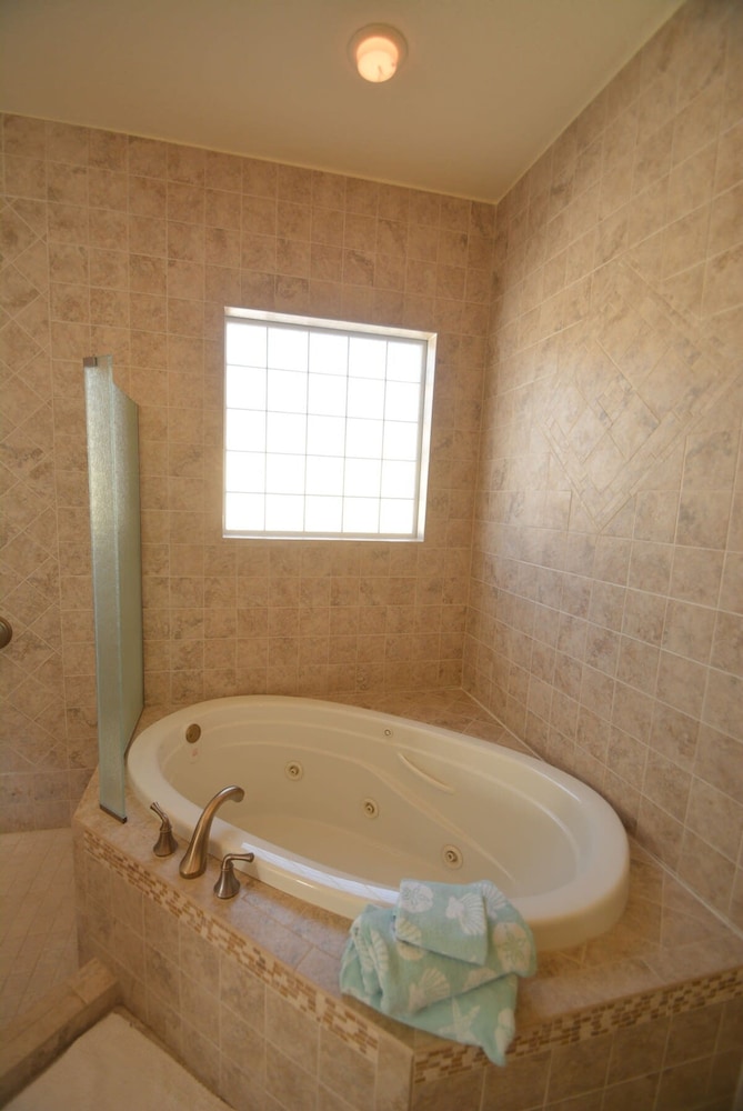 Ocean View Paradise Steps away from the Beach Will Accommodate Up To 10 People including 1 3 Fa - photo 32