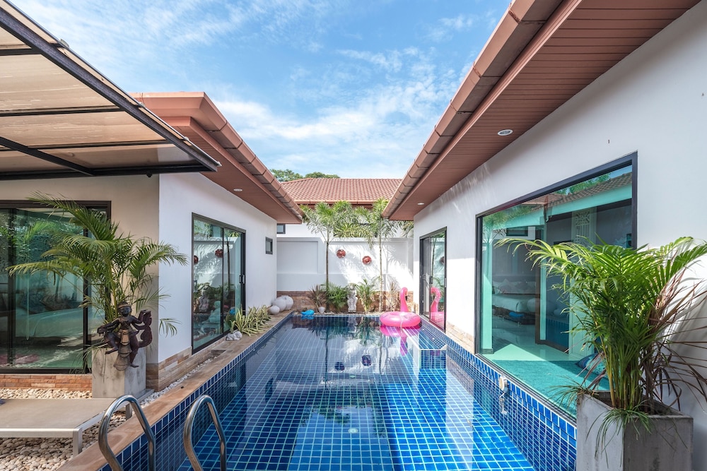 Iconic Art Decor 3BR Pool Villa Salika — 4-Star Luxury Hotel in Rawai, Thailand