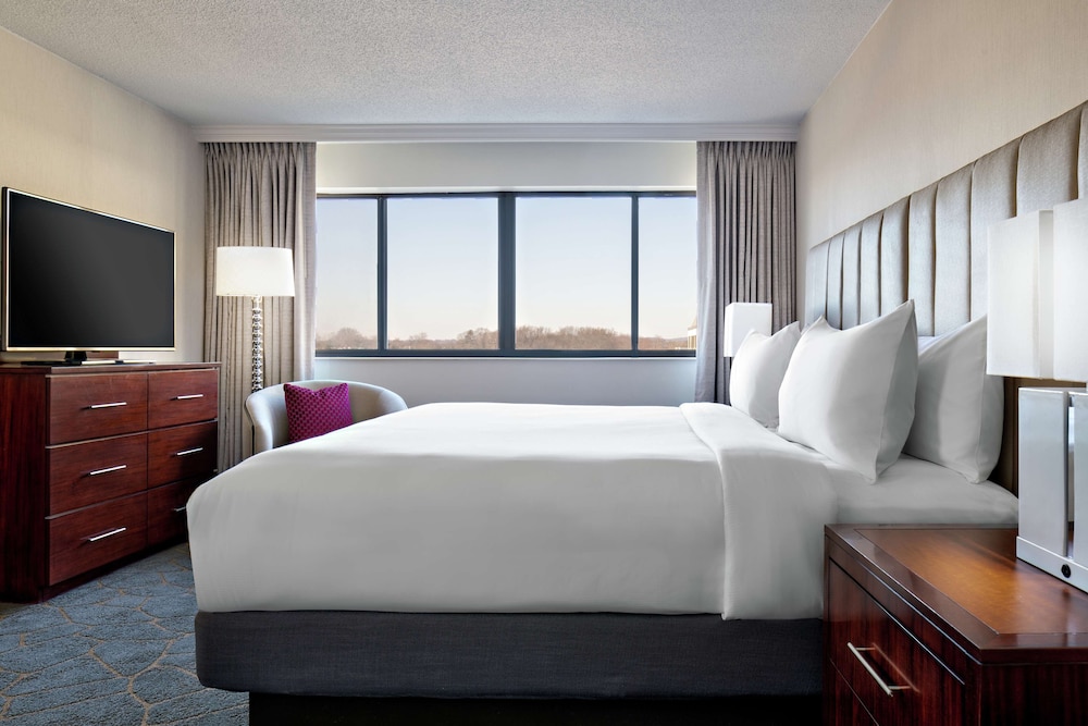 DoubleTree by Hilton Fairfield Hotel & Suites - photo 22