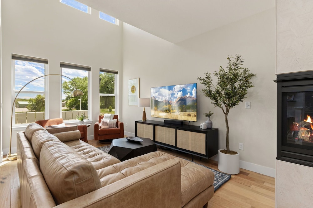 Contemporary Gem Rooftop Deck & Private Hot Tub in Fort Collins, United States