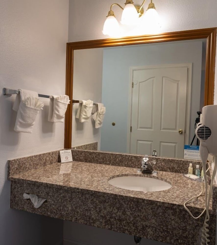 Quality Inn & Suites Tulare - photo 14
