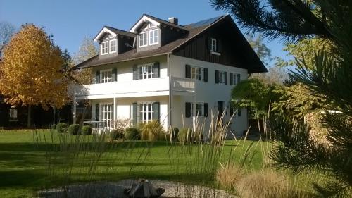 Apartment Schreyegg — 4-Star Luxury Hotel in Seefeld, Germany