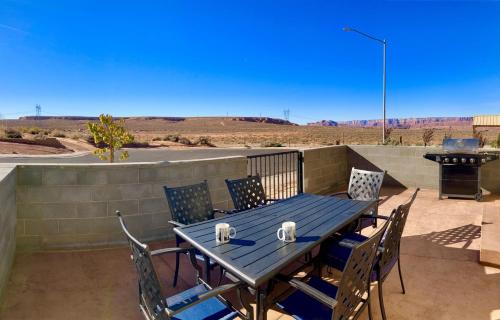 Local VIEW Pet Friendly BOAT Parking Close to Antelope Canyon HorseshoeBend — 4-Star Luxury Hotel in Page, United States