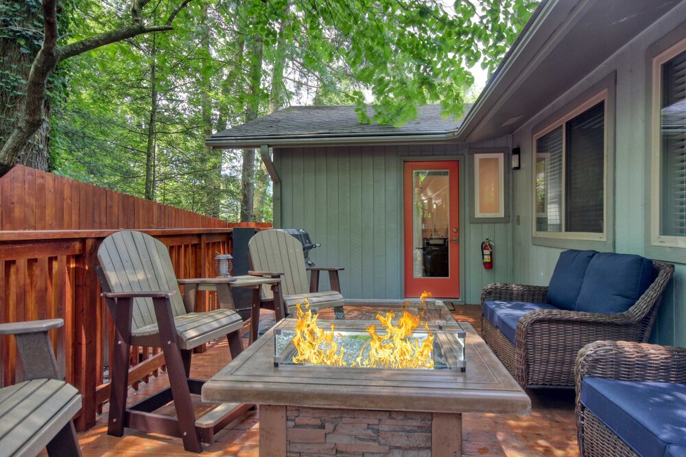 Gatlinburg Barbara’s Song #4125 in Gatlinburg, United States