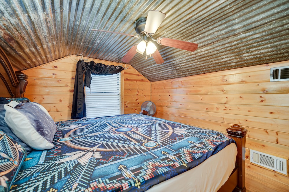 Fort Towson Cabin Less Than 1 Block to Raymond Gary Lake — 4-Star Luxury Hotel in Grant, United States