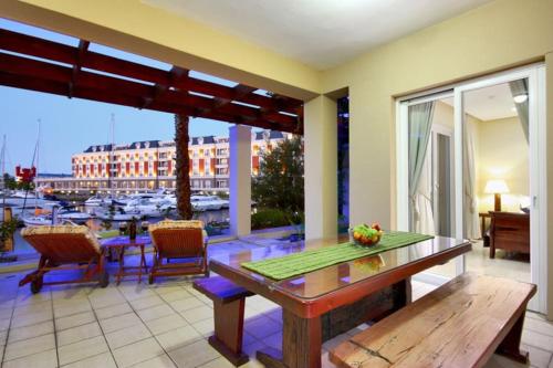 Luxurious Apartment in central Waterfront — 4-Star Luxury Hotel in Cape Town, South Africa