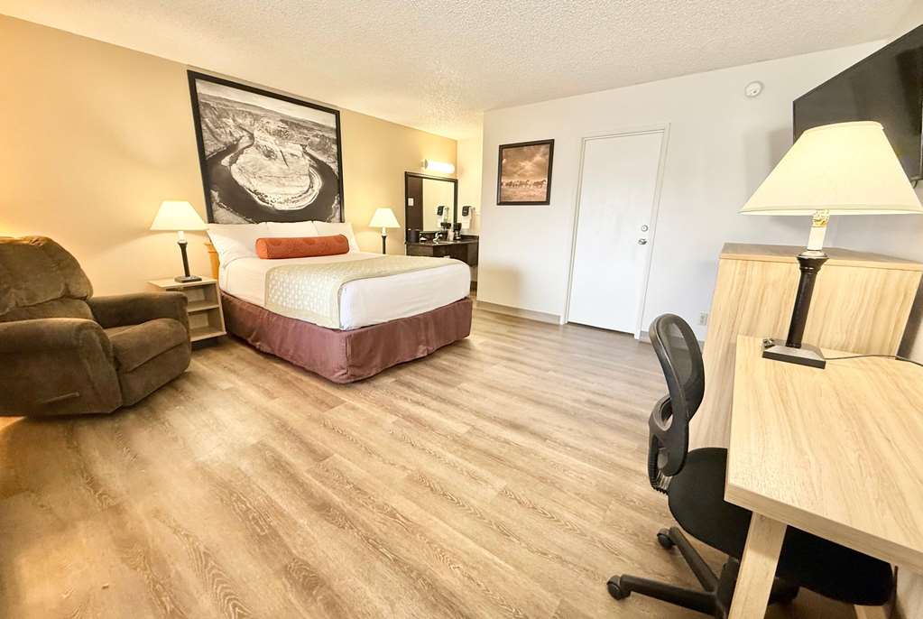 Super 8 by Wyndham Salina Scenic Hills Area - photo 11
