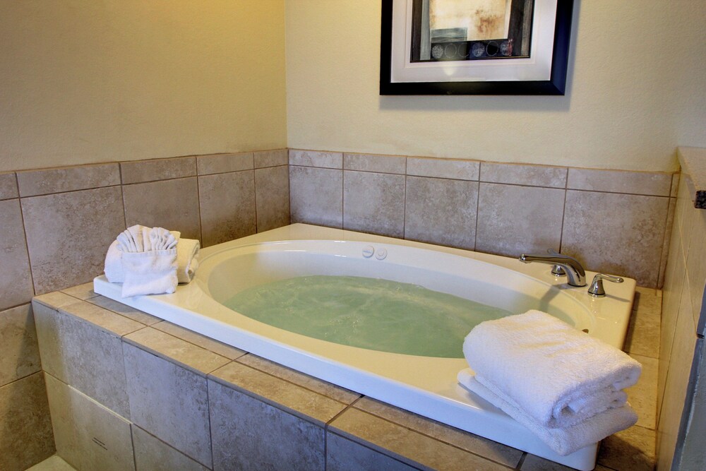 Cobblestone Inn & Suites Carrington - photo 29