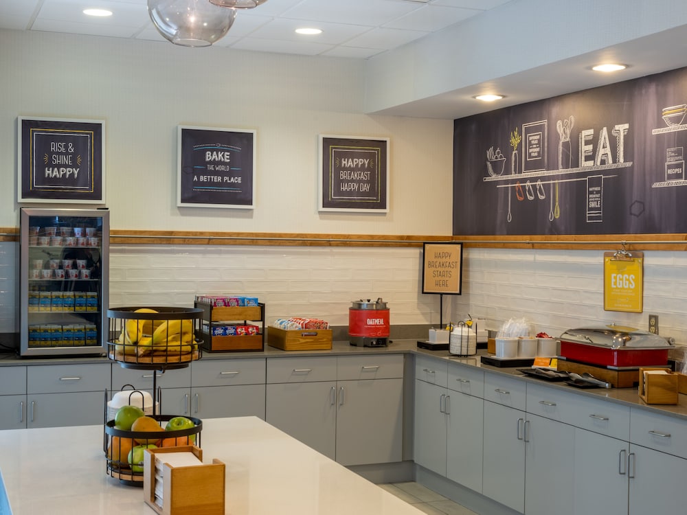 Hampton Inn Raynham Taunton - photo 36