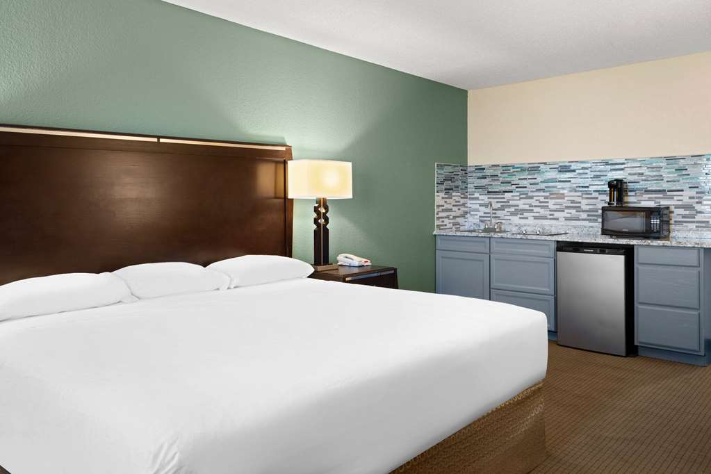 Travelodge By Wyndham Gaylord - photo 23