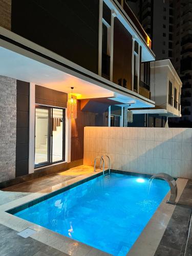 Dubleks Özel Havuzlu Teraslı Lüks Villa — 4-Star Luxury Hotel in Erdemli, Turkey