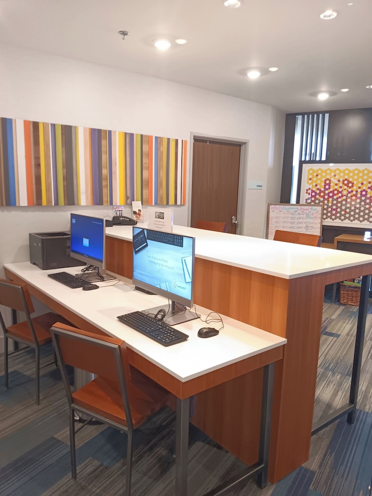 Holiday Inn Express & Suites Racine by IHG - photo 37