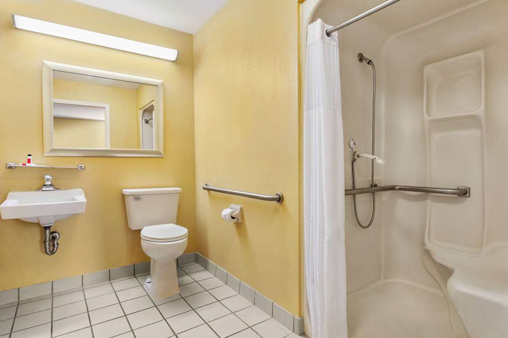 Super 8 by Wyndham Findlay - photo 18