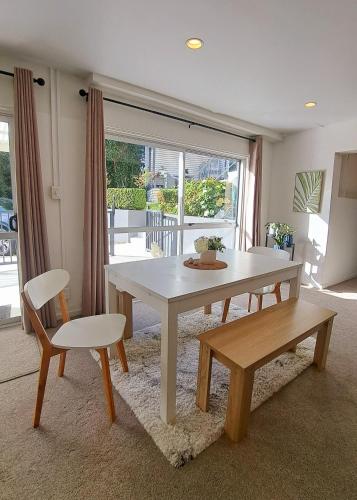 Family Friendly 3br Flat 3min Walk To the Beach Self Contained — 4-Star Luxury Hotel in Auckland, New Zealand