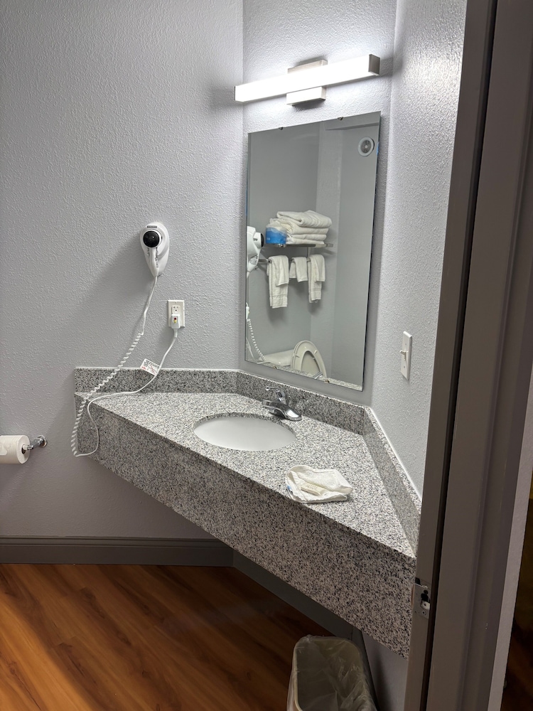 Baymont by Wyndham Kingdom City - photo 13