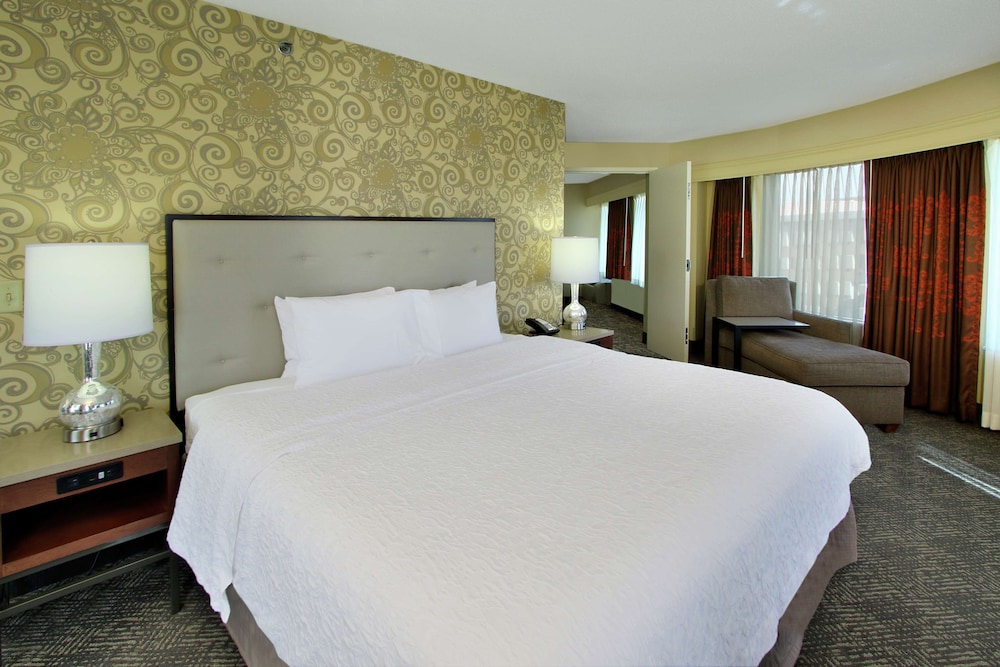Hampton Inn & Suites Columbus Downtown - photo 33
