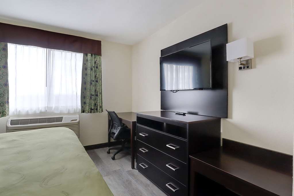Quality Suites Albuquerque Airport - photo 28