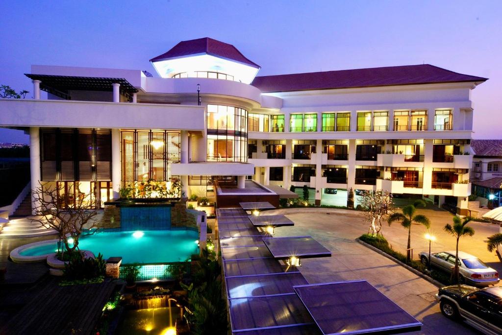 Central Place Hotel — hotel in Samut Sakhon