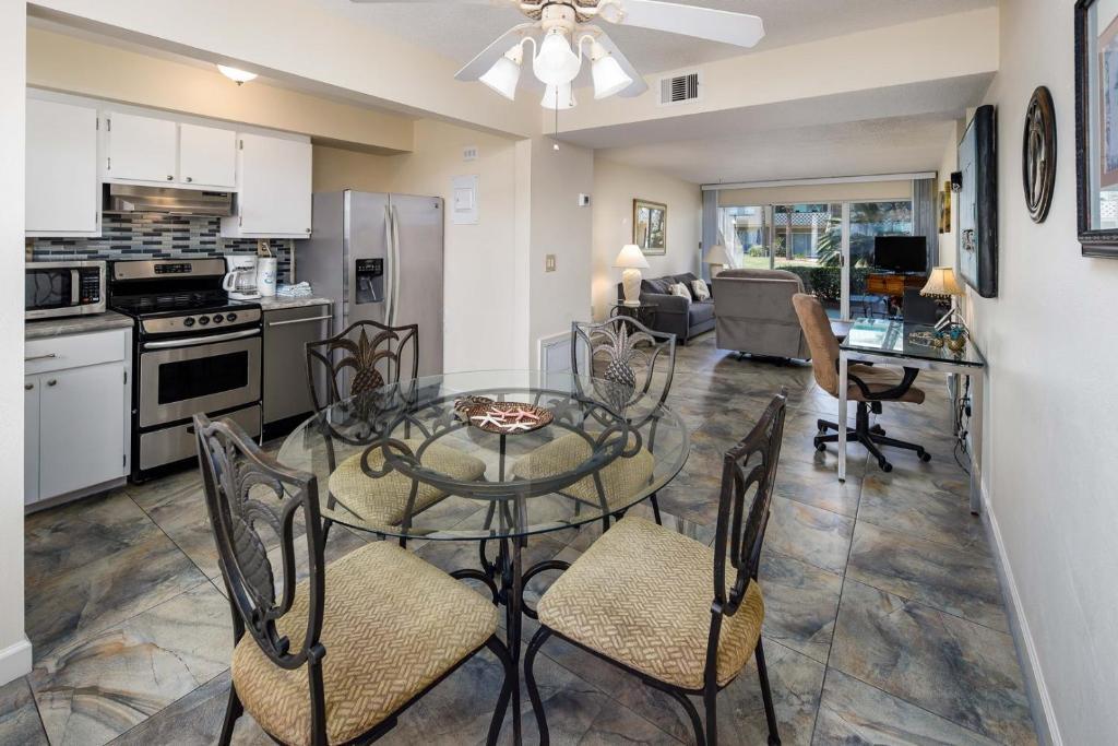 Seaspray Condos 104B — 4-Star Luxury Hotel in Fort Walton Beach, United States