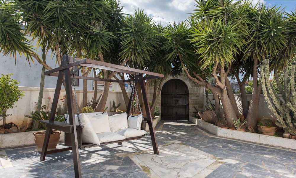 Villa Tzivaeri — 4-Star Luxury Hotel in Chania, Greece