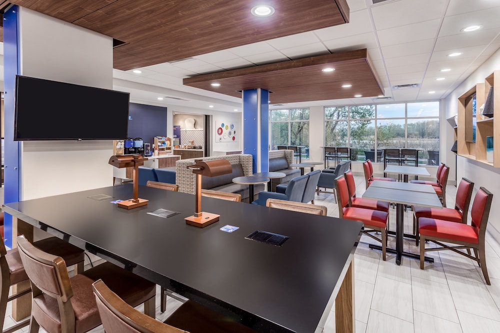 Holiday Inn Express & Suites Hammond by IHG - photo 34