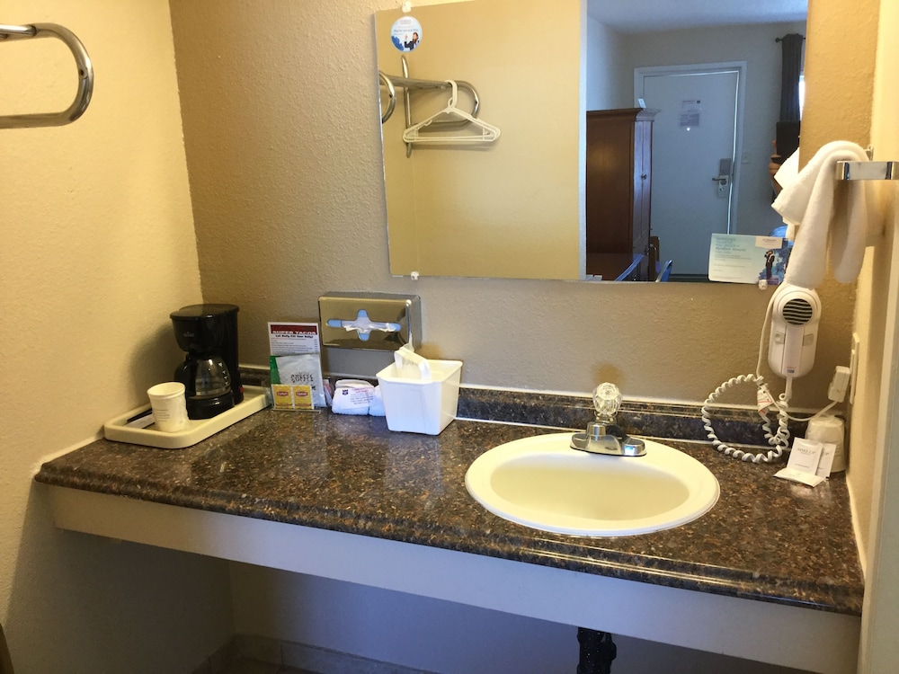 Rodeway Inn Hermiston Umatilla - photo 29