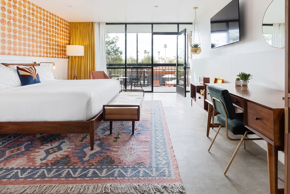 Rise Uptown Hotel - photo 9