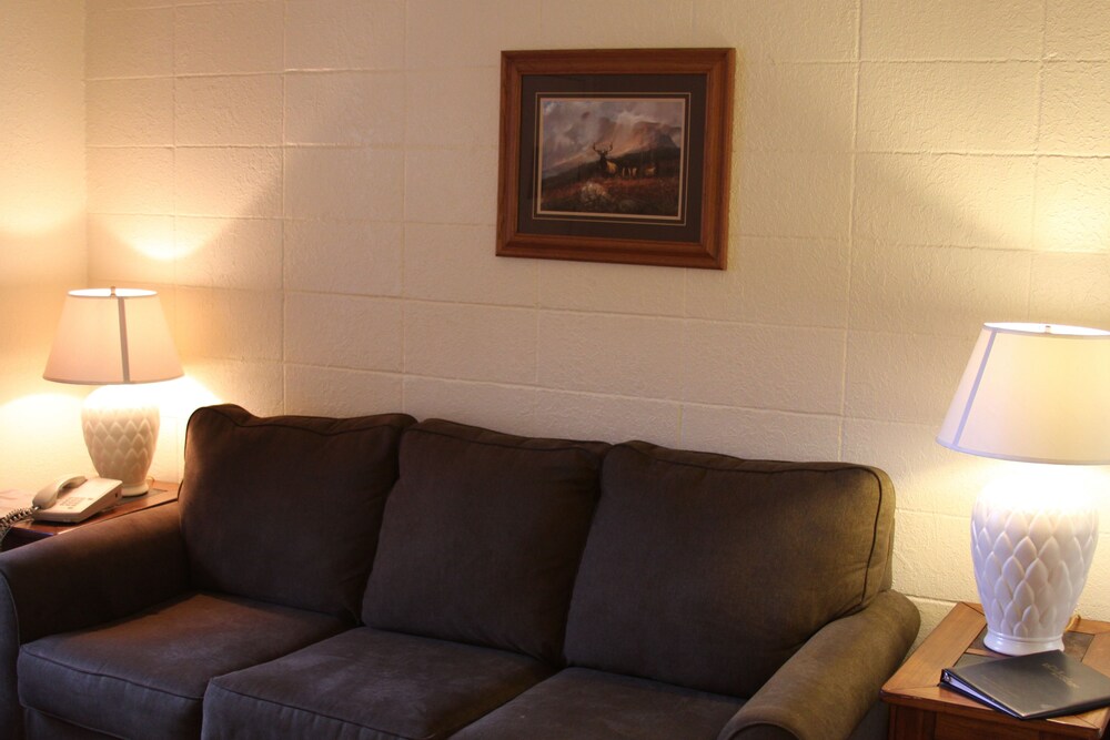 The Driftwood Hotel - photo 13