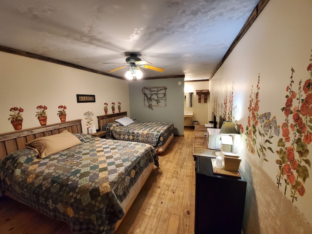 Jamesport Inn - photo 36