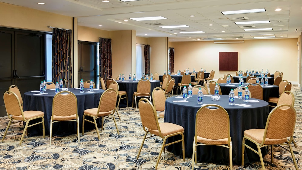 Hampton Inn & Suites Concord Charlotte - photo 38