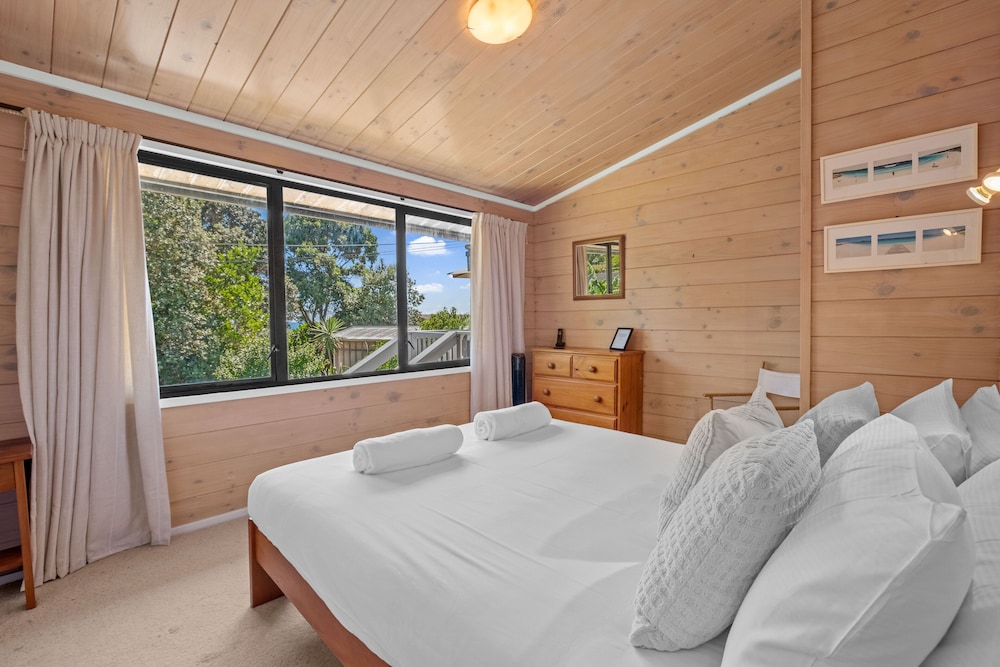 Miro Beach House at Palm Beach — 4-Star Luxury Hotel in Auckland, New Zealand