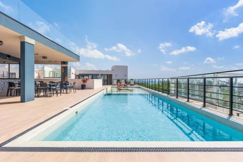 Beautiful Studio With Kitchen Ac Gym Pool Ocean View From The Rooftop — 4-Star Luxury Hotel in Playa Del Carmen, Mexico