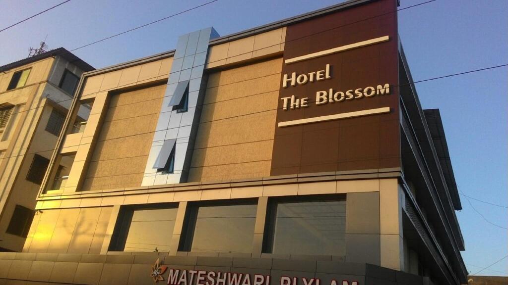 Hotel The Blossom in Vapi, India