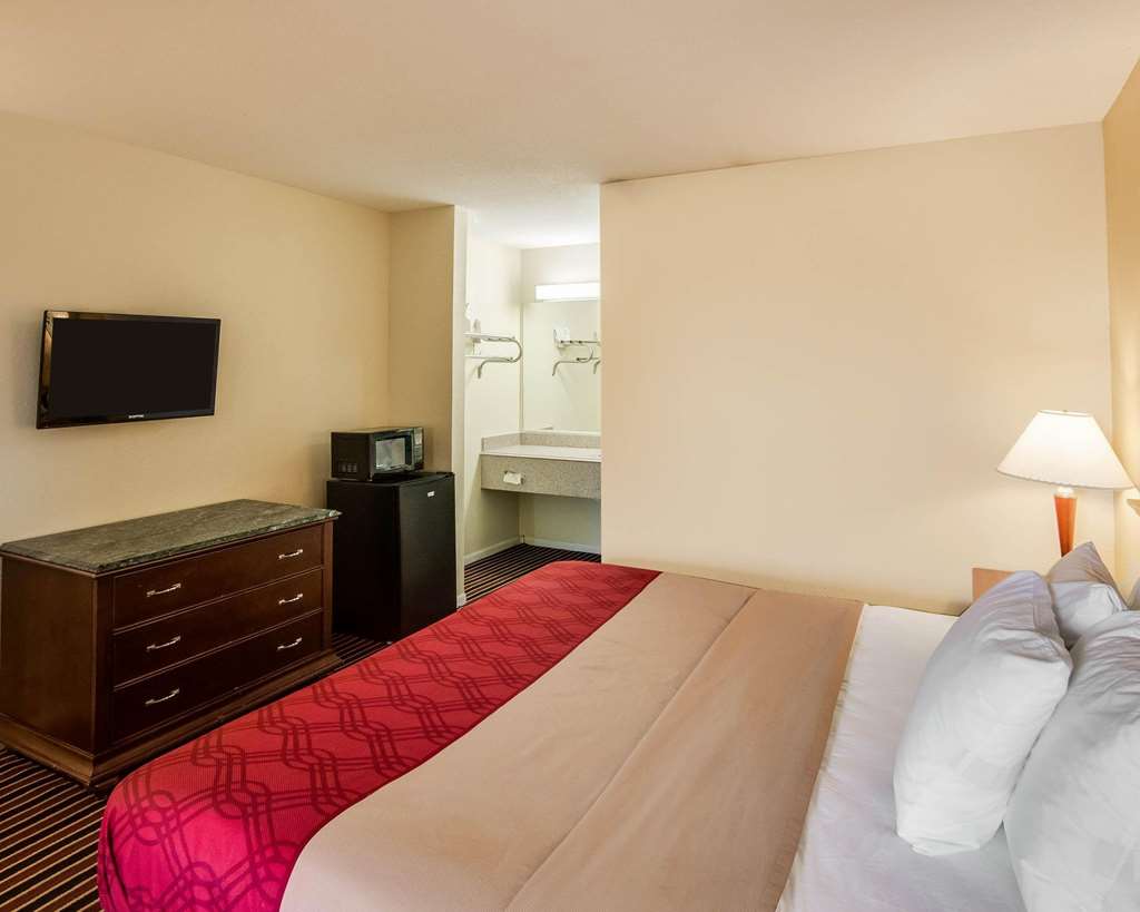Rodeway Inn & Suites Highway 290 Northwest - photo 10