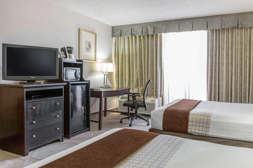 Clarion Hotel Orlando International Airport - photo 3