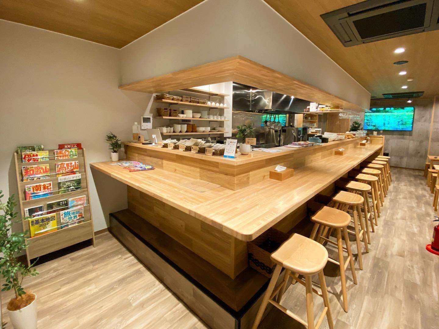 Ajito Hostel & Cafebar — 5-Star Luxury Hotel in Shingu, Japan