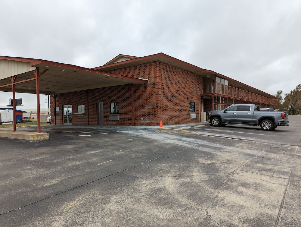 Okc Hotel - photo 18