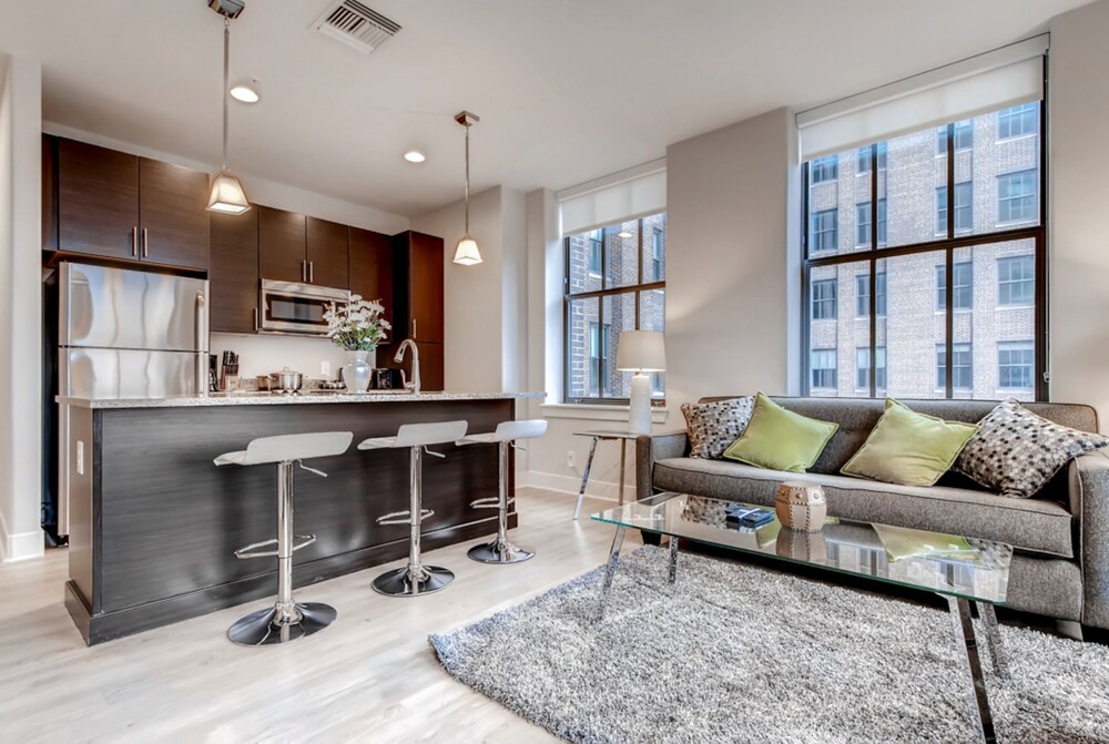 Global Luxury Suites At Light Street - photo 11