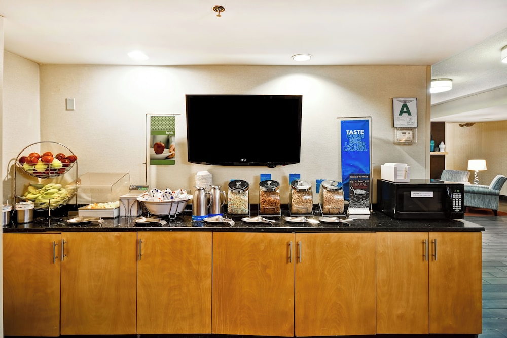 Hampton Inn Louisville North Clarksville - photo 33