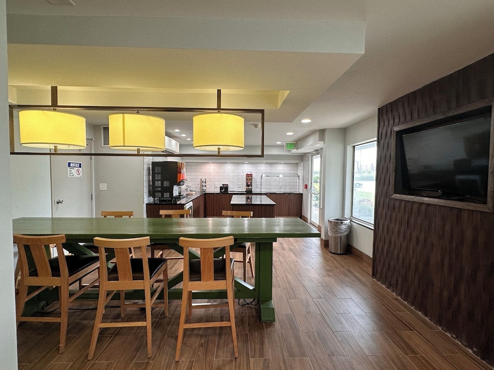 Baymont by Wyndham Dayton North - photo 28