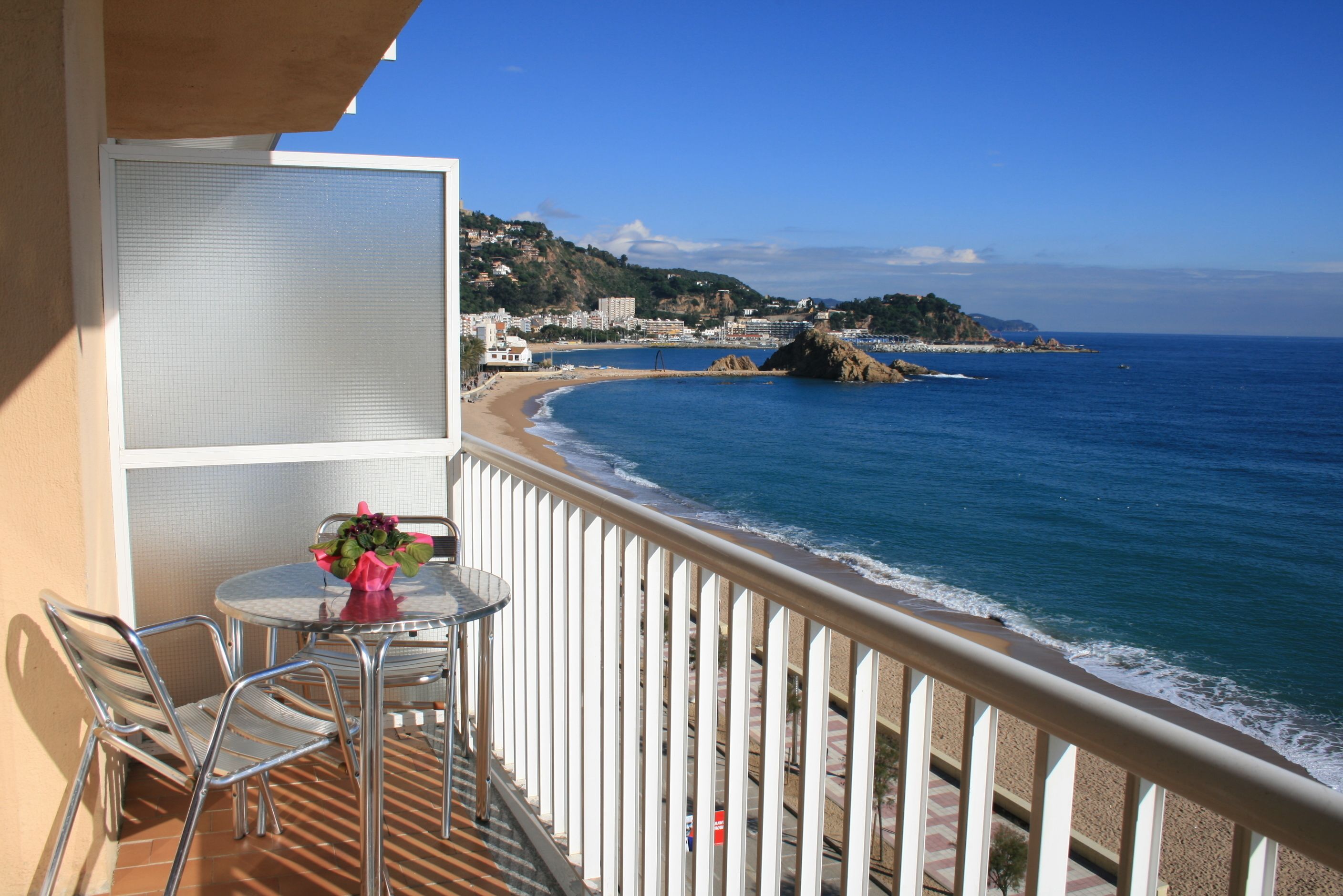 Apartaments El Sorrall — 4-Star Luxury Hotel in Blanes, Spain