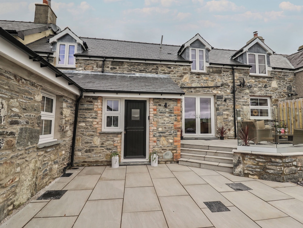 Rhos Las - carbon neutral hotel in Derwen